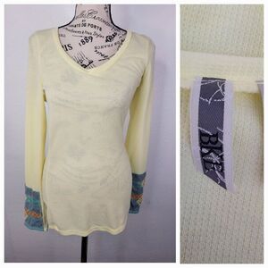BKE Buckle Thermal Tunic Top Sz S Waffle Knit Embroidered Cuffs Butter Yellow